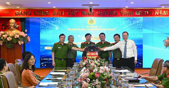Vietcombank là ngân hàng đầu tiên khai thác Dịch vụ xác thực điện tử của Bộ Công an