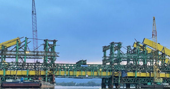 Thừa Thiên Huế: Cầu vượt sông Hương đẩy nhanh tiến độ để hợp long vào tháng 10/2024