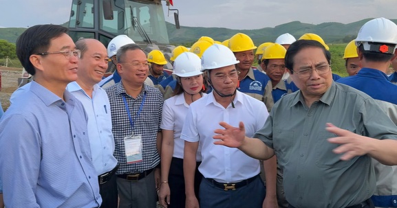 Đắk Lắk: Đồng lòng hưởng ứng lễ phát động thi đua xây dựng cao tốc "chỉ bàn làm, không bàn lùi"