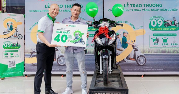 FE Credit trao thưởng xe máy, hoàn tiền cho khách hàng