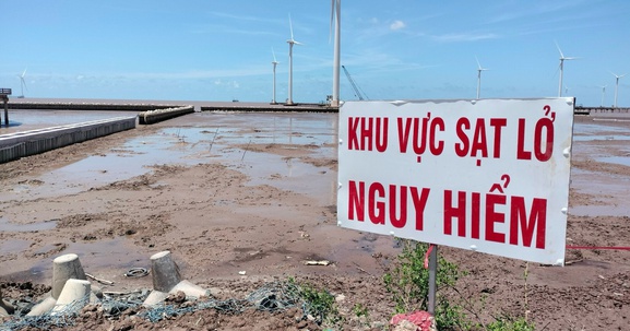 Chủ tịch UBND tỉnh Bạc Liêu chỉ đạo nóng về sạt lở đê biển Đông