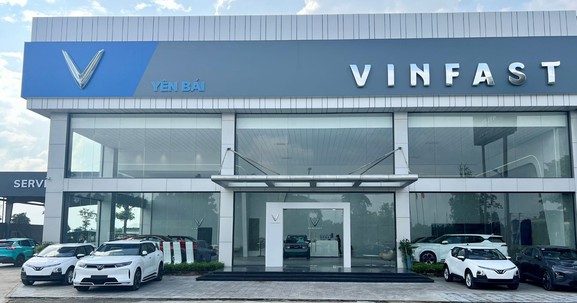 Đối tác của VinFast chuyển 11 đại lý từ bán xe xăng sang xe điện, sẽ mở sang cả nước ngoài