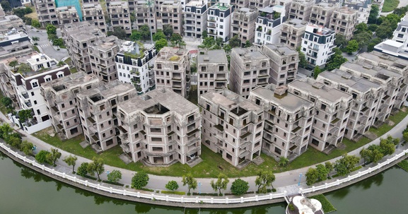 Hà Nội: Biệt thự triệu đô thành chỗ trồng rau, vẫn tăng giá "phi mã"
