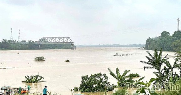 Thủ tướng chỉ đạo tập trung khắc phục sự cố sập cầu Phong Châu, ứng phó, khắc phục hậu quả mưa lũ, sạt lở