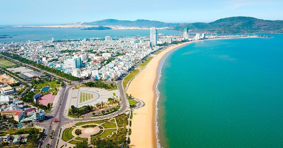 Đề nghị đầu tư cảng nước sâu và sân bay quốc tế tại tỉnh miền Trung đặt 2 nhà ga đường sắt tốc độ cao Bắc - Nam