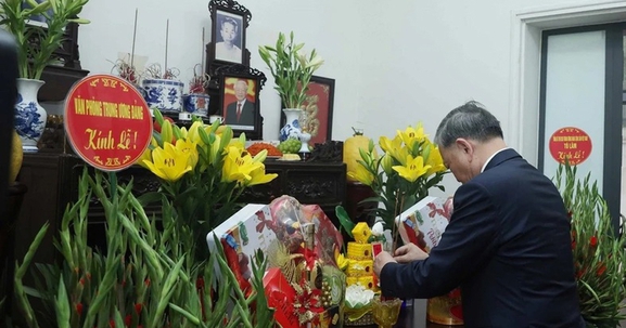 Tổng Bí thư Tô Lâm tri ân công lao của Tổng Bí thư Nguyễn Phú Trọng nhân dịp Tết