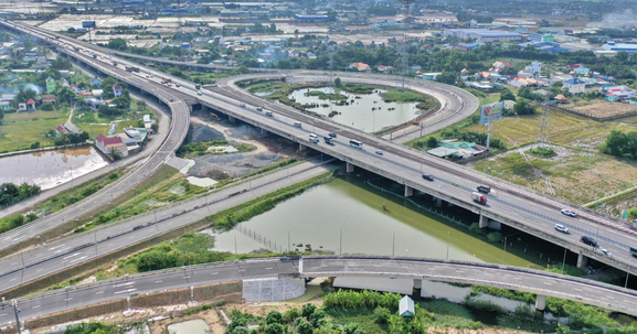 Hôm nay, hai đoạn thuộc tuyến cao tốc 29.600 tỷ đi qua Long An, TP. HCM và Đồng Nai chính thức thông xe