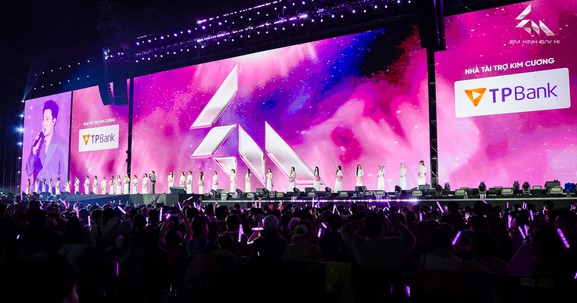 Hiểu fan Em Xinh “Say Hi” hết cỡ, TPBank “ghi điểm” tuyệt đối