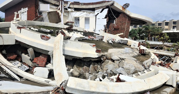 Sau bão số 10, Bộ Xây dựng đề xuất dừng thi công dự án Hoa Tiên Paradise tại Hà Tĩnh