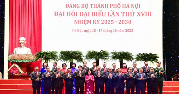 Đồng chí Bùi Thị Minh Hoài tiếp tục giữ chức Bí thư Thành ủy Hà Nội khóa XVIII