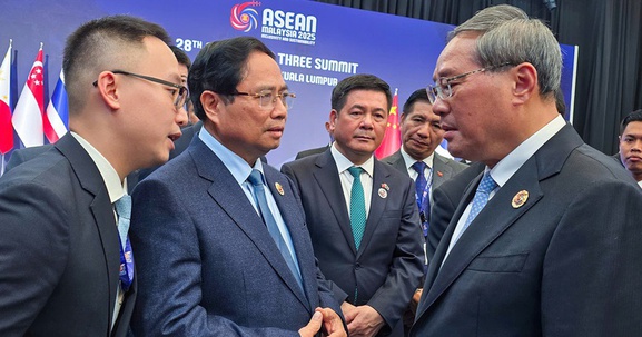 Gặp gỡ lãnh đạo Trung Quốc, Thủ tướng Phạm Minh Chính đề nghị hợp tác xây dựng tổ hợp công nghiệp đường sắt