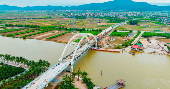 Cây cầu vượt sông 600 tỷ tại Hải Dương cũ sắp thông xe, vượt tiến độ 1 tháng