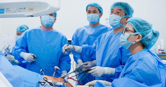 Vinmec trình diễn kỹ thuật ghép gan sống phức tạp tại Hội nghị Ghép tạng Việt Nam 2025