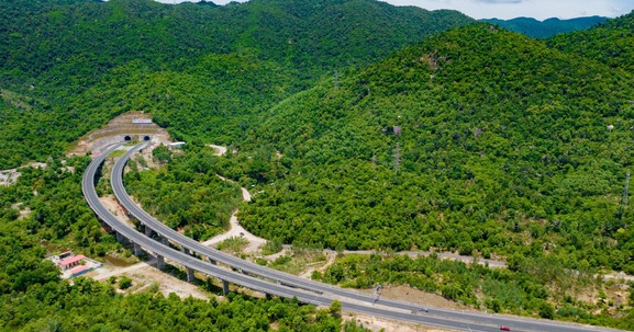 Hợp tác với Trung Quốc, Đèo Cả sẽ đưa UAV và AI vào quản lý, vận hành cao tốc