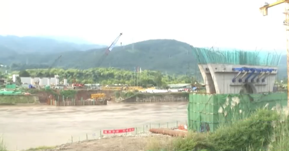 Cây cầu 1.500 tỷ bắc qua sông Hồng, kết nối thẳng đến Trung Quốc: Tăng tốc bù tiến độ, hoàn thành trong năm sau