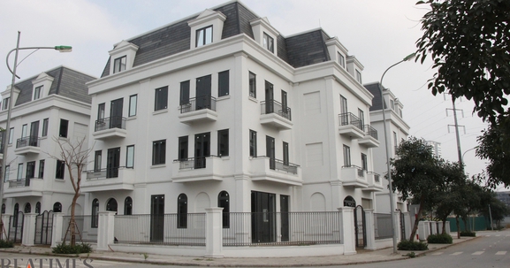 Bỏ hoang nhiều, vì đâu biệt thự vẫn "đội giá" hàng trăm triệu?