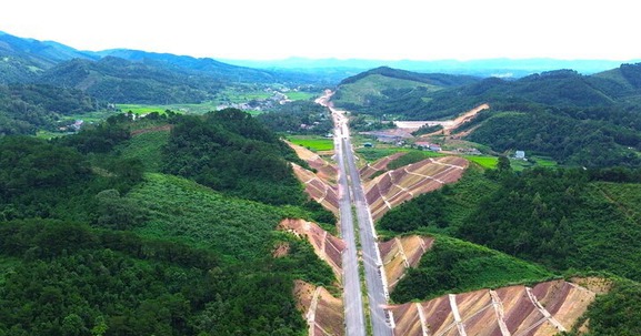 Sắp hoàn thiện lên đời tuyến quốc lộ quan trọng kết nối 2 tỉnh giáp Trung Quốc
