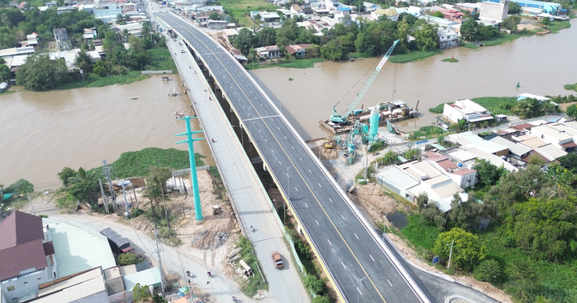 Chính thức thông xe cây cầu trọng yếu tại khu vực giáp biên giới Campuchia, thay thế cây cầu 40 năm tuổi sắp bị phá dỡ