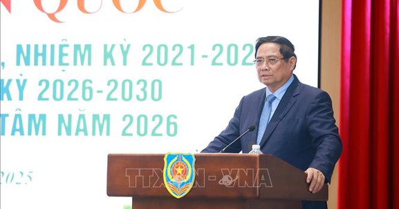 Chuyển từ 'quản lý bằng pháp luật' sang 'kiến tạo thể chế phát triển'