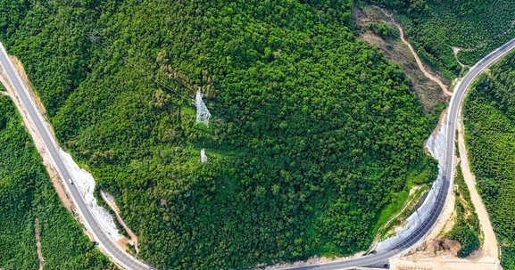 Tuyến cao tốc dài 125km băng qua 2 con đèo hiểm trở chạy dọc tỉnh lớn thứ 2 Việt Nam sẽ được chia thành 8 gói thầu xây lắp