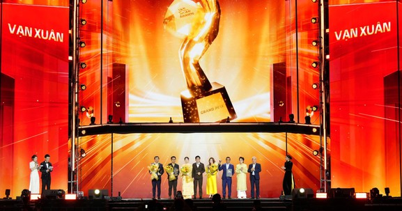 VinFast giành “bộ tứ” giải thưởng danh giá tại Vạn Xuân Awards 2025