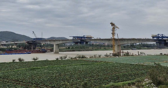 Sắp hợp long cầu trăm tỷ thay thế cho cây cầu đặc biệt hiếm hoi có đường bộ chung đường sắt tại Việt Nam