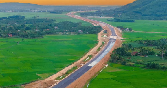 Sắp thông xe cao tốc 20.400 tỷ, giảm tải gánh nặng cho tuyến quốc lộ dài nhất Việt Nam