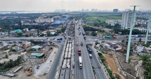 Nút giao phức hợp lớn nhất phía Đông TP. HCM tăng tốc về đích