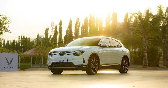 Người dùng VinFast VF 8: Cảm giác như lái “siêu xe”, với chi phí chưa tới 1 tỷ đồng 