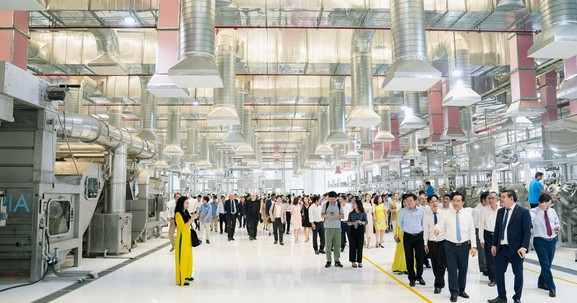 Nhà máy sản xuất vải may mặc hơn 4.000 tỷ tại tỉnh giàu bậc nhất miền Tây chính thức đi vào hoạt động