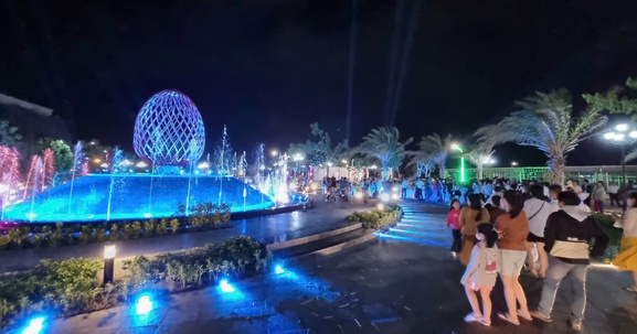 Tỉnh duy nhất ở miền Trung không có thị xã khánh thành hai công viên ven biển gần 15.000m2