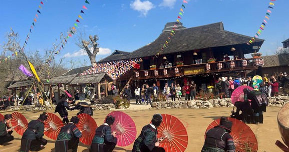 Khu du lịch Sun World Fansipan Legend đón hàng nghìn lượt khách trong ngày khai mạc Hội Xuân Mở Cổng Trời