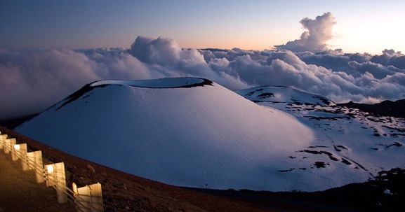 Không phải Everest, đây mới là ngọn núi cao nhất thế giới