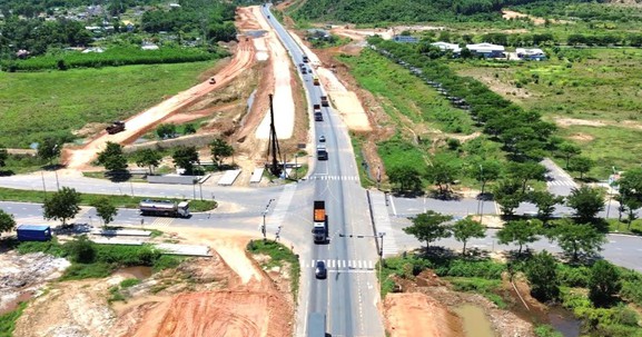 Phó Thủ tướng chốt thời gian hoàn thành 4 tuyến cao tốc hơn 230km tại miền Trung