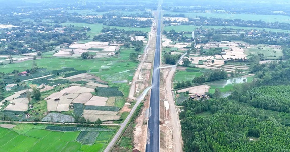 Thủ tướng chỉ đạo, muộn nhất 6 tháng nữa, phải hoàn thành 2 dự án thành phần thuộc cao tốc Bắc - Nam phía Đông, tổng vốn hơn 27.000 tỷ