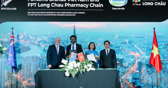 Thủ tướng New Zealand chứng kiến FPT Long Châu ký hợp tác chiến lược với Anlene