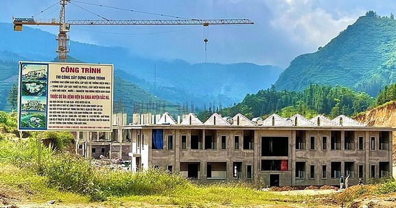 Bệnh viện đa khoa duy nhất vùng cao nguyên trắng tái khởi động sau 1 năm sụt lún, tháng 10 bàn giao