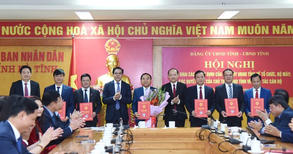 Nghệ An, Hà Tĩnh công bố quyết định bổ nhiệm lãnh đạo các sở sau sáp nhập