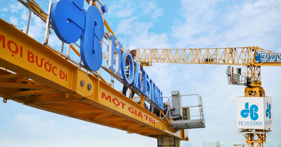 Loạt doanh nghiệp biến động nhân sự cấp cao trước thềm ĐHĐCĐ 2025