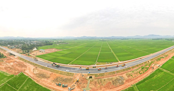 Chùm ảnh: Toàn cảnh cao tốc Bắc - Nam qua Hà Tĩnh trước ngày thông xe