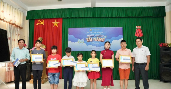 Tập đoàn Tân Á Đại Thành được vinh danh trong Top 100 nơi làm việc tốt nhất Việt Nam 2024