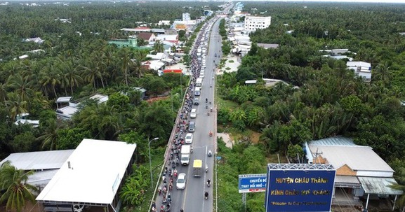 Hôm nay, tuyến đường gom hơn 1.000 tỷ dẫn vào cây cầu thứ 7 của nhánh sông Mê Kông chính thức thông xe