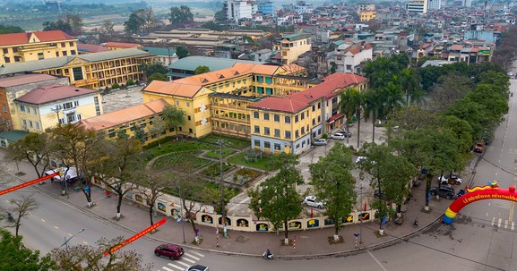 Tài sản công dôi dư sau sáp nhập: Không thể để “phơi mưa nắng”