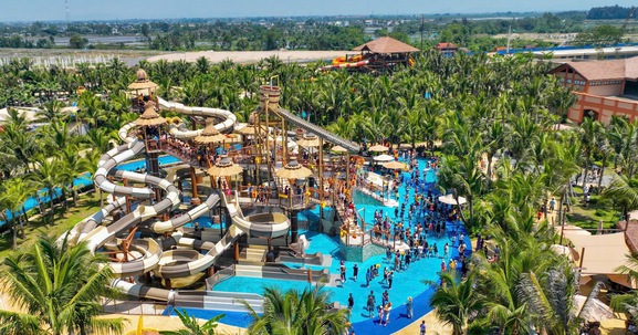 Mở màn mùa hè bằng kỷ lục du khách 30/4 và Lễ hội biển, Sầm Sơn dẫn sóng du lịch miền Bắc