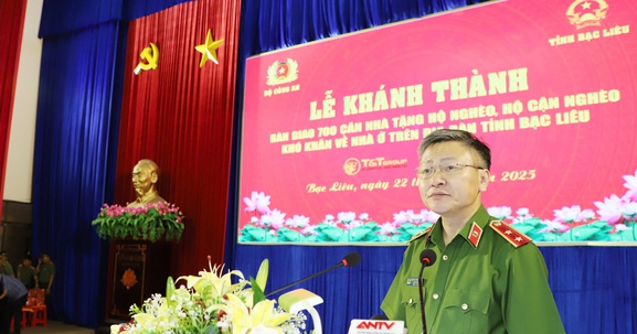 Bộ Công an phối hợp với tỉnh Bạc Liêu bàn giao 700 căn nhà cho hộ nghèo, hộ cận nghèo