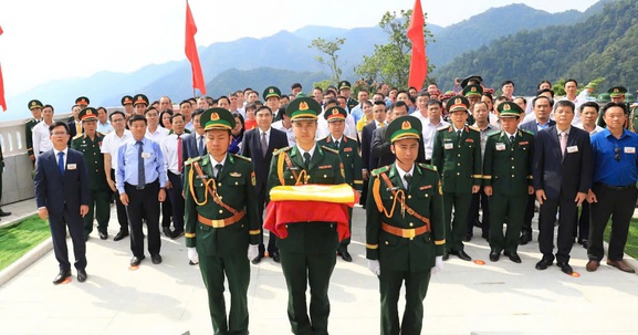 Tự hào, thiêng liêng lễ thượng cờ A Pa Chải - Cực tây tổ quốc