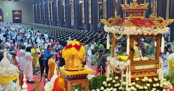 Quảng Ninh đón 1 triệu lượt người đến chiêm bái xá lợi Đức Phật