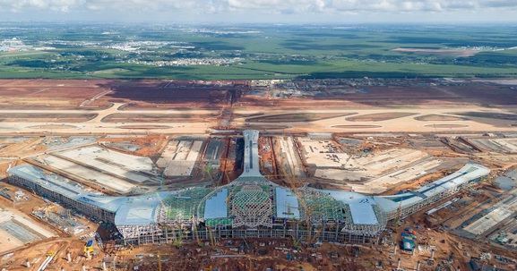 Siêu sân bay của Việt Nam dự kiến hoàn thành cuối năm nay đang xây dựng lại gặp khó