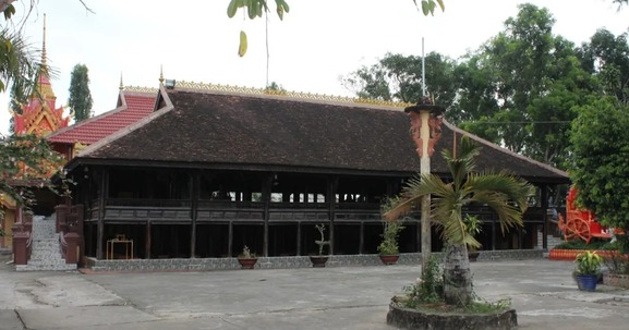 Giảng đường 110 tuổi dựng từ trăm cột gỗ quý, mang văn hoá đặc sắc của một dân tộc thiểu số, suýt bị giặc đốt phá vẫn vẹn nguyên