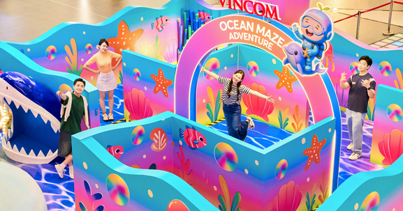 Nghỉ hè giữa thành phố lên ngôi, các gia đình hiện đại rủ nhau đi trung tâm thương mại "nghỉ dưỡng” kiểu mới